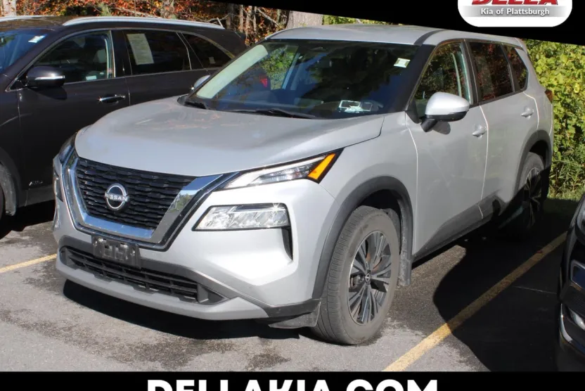 2022 Nissan Rogue SV photo 1