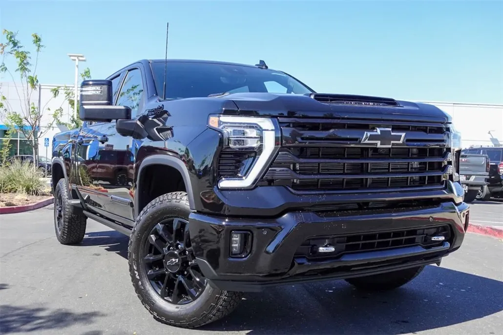 2025 Chevrolet Silverado 2500HD High Country photo 1