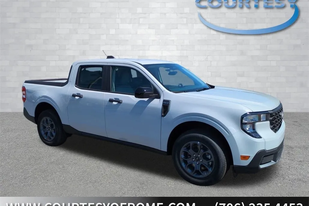 2025 Ford Maverick XLT photo 1