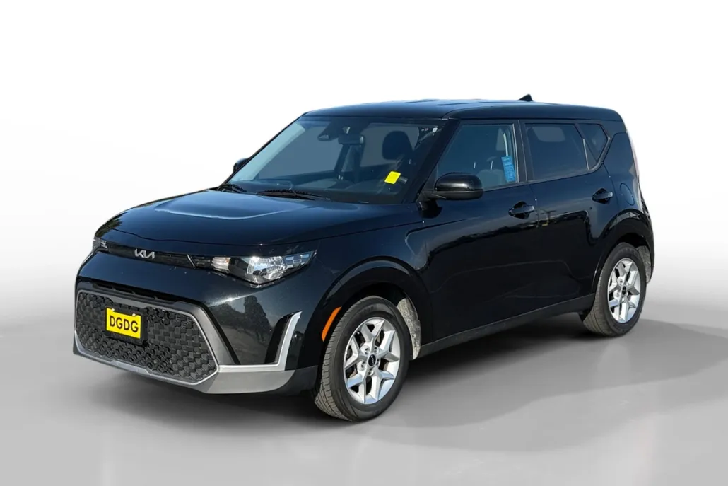 2023 Kia Soul LX photo 1