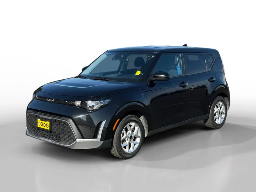 2023 Kia Soul LX photo 1