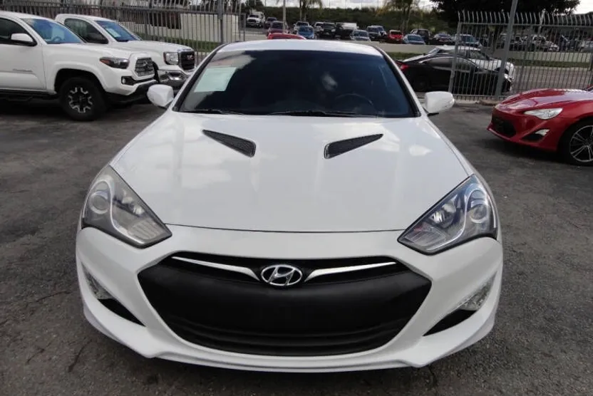 2016 Hyundai Genesis Coupe 3.8 photo 1