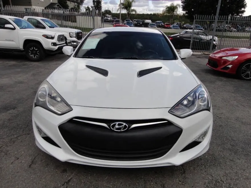 2016 Hyundai Genesis Coupe 3.8 photo 1