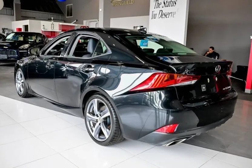 2018 Lexus IS 300 photo 1