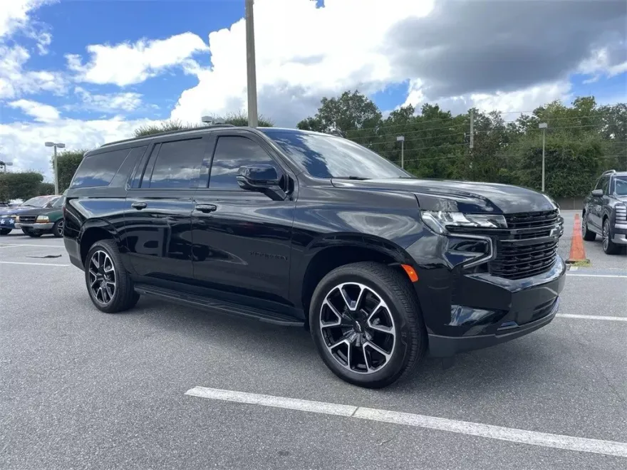 2023 Chevrolet Suburban RST photo 1