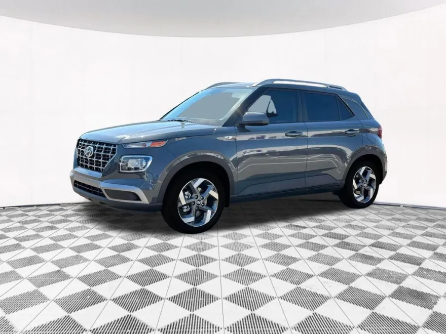 2025 Hyundai Venue SEL photo 1