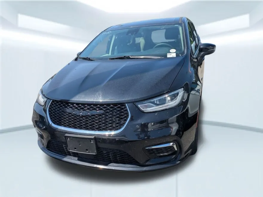 2023 Chrysler Pacifica Touring L photo 1