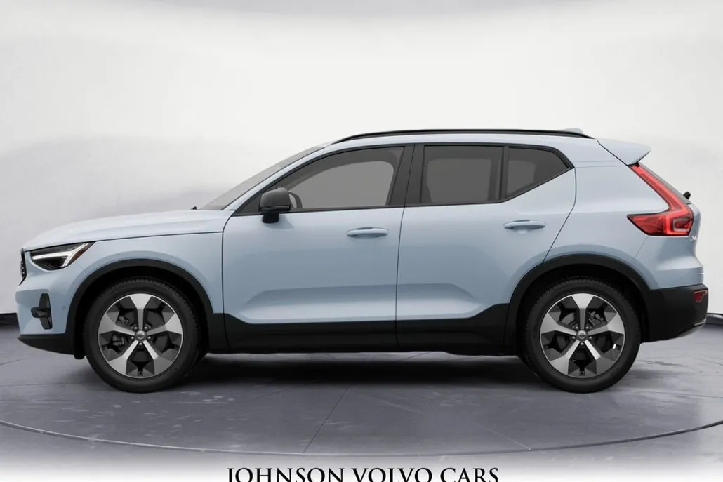 2026 Volvo XC40 Plus photo 1