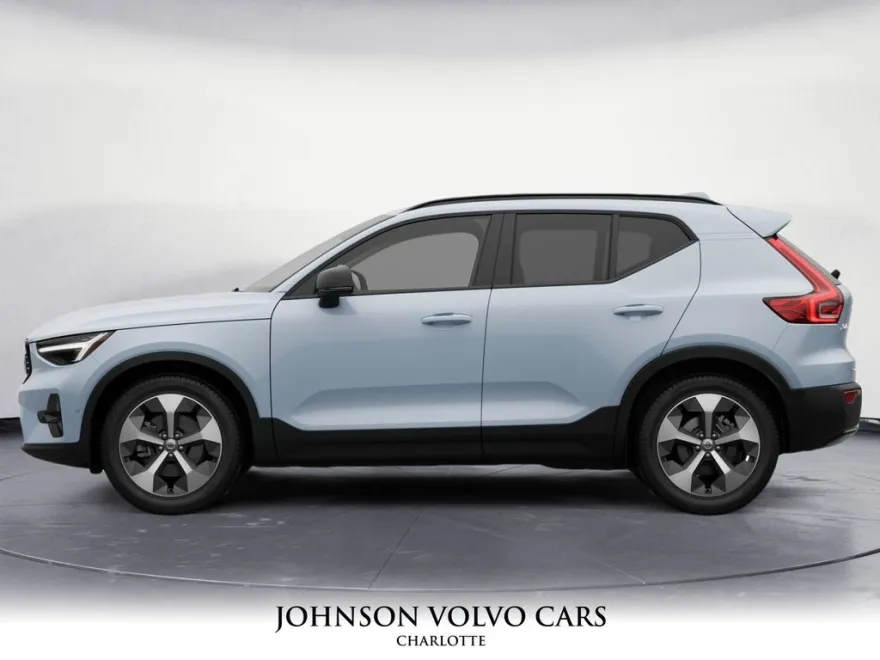 2026 Volvo XC40 Plus photo 1