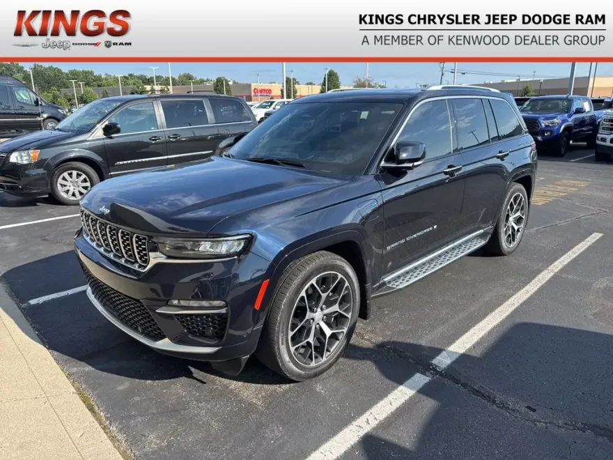 2022 Jeep Cherokee Summit 4xe photo 1