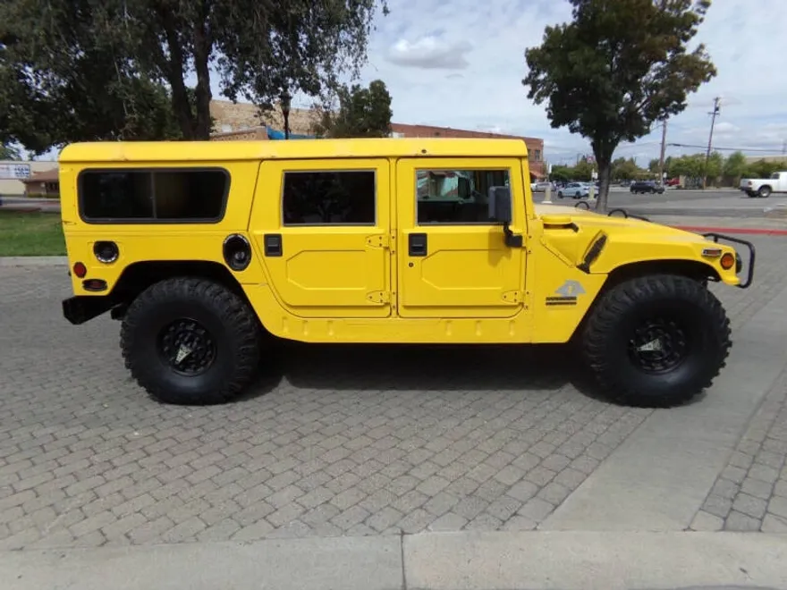2000 Hummer H1 1 1/4 ton photo 1