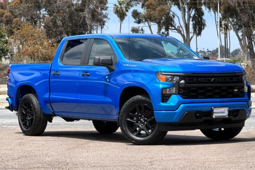 2025 Chevrolet Silverado 1500 Custom photo 1