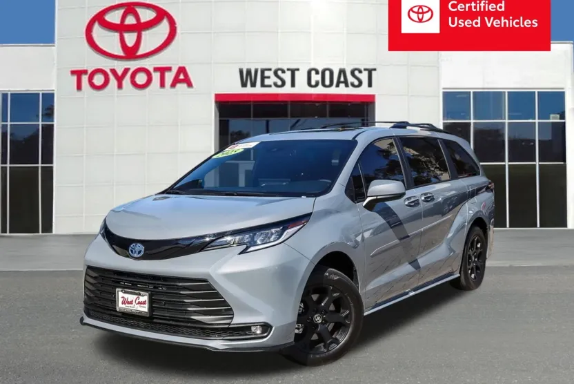 2025 Toyota Sienna Woodland Edition photo 1