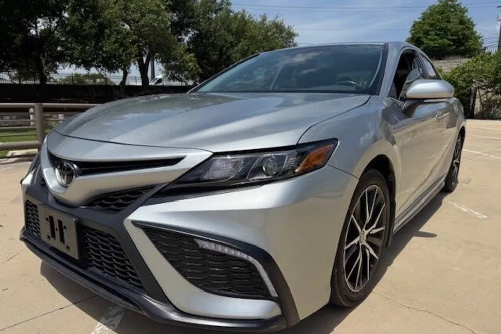 2024 Toyota Camry SE photo 1