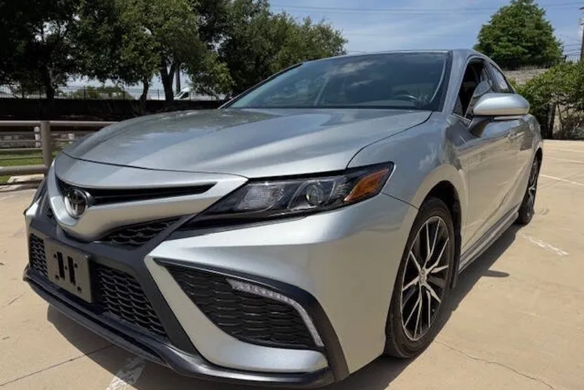 2024 Toyota Camry SE photo 1