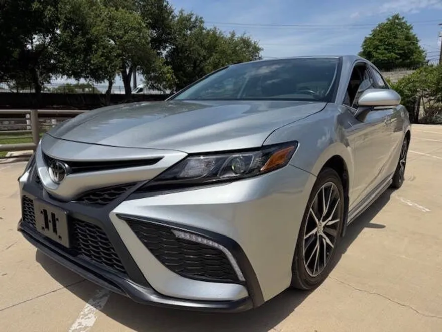 2024 Toyota Camry SE photo 1