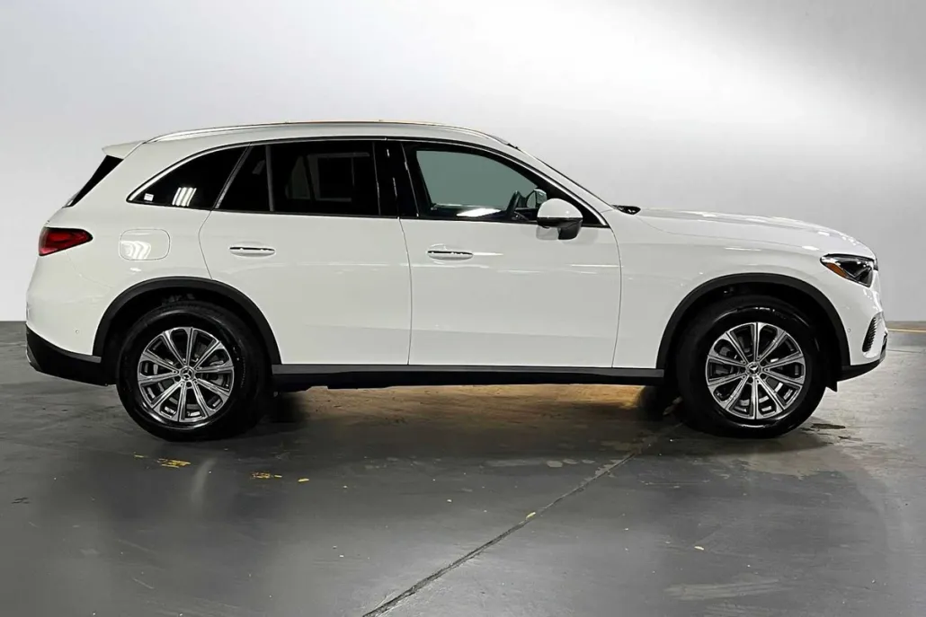 2025 Mercedes Benz GLC 300 photo 1