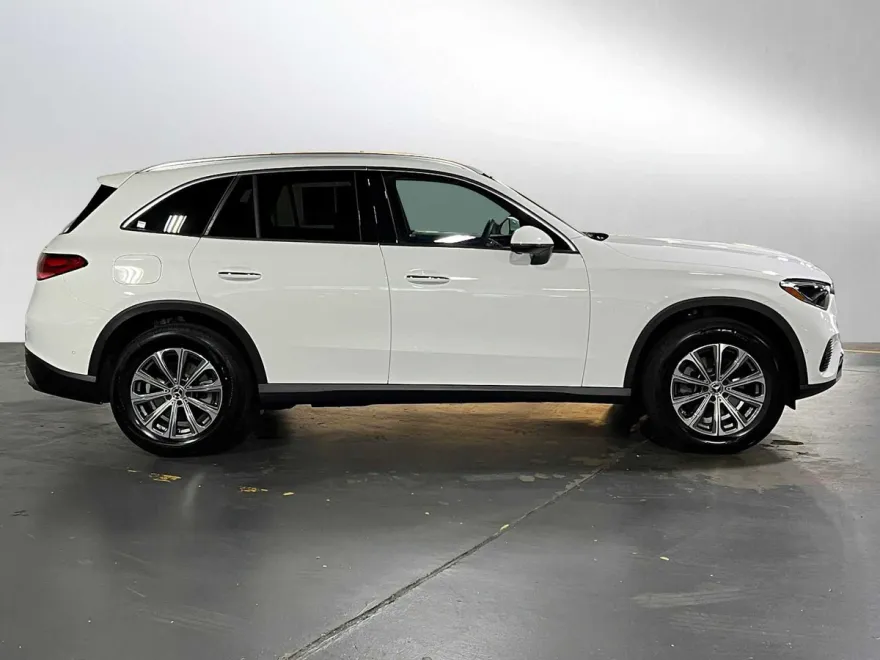 2025 Mercedes Benz GLC 300 photo 1
