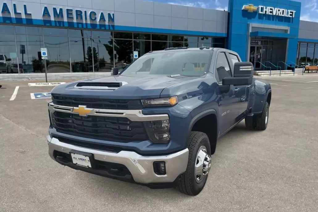 2026 Chevrolet Silverado 3500HD LT photo 1