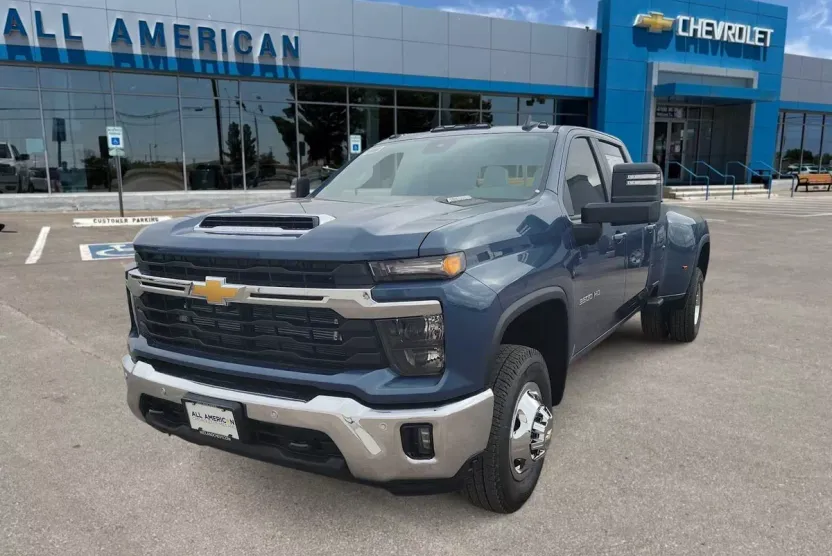 2026 Chevrolet Silverado 3500HD LT photo 1