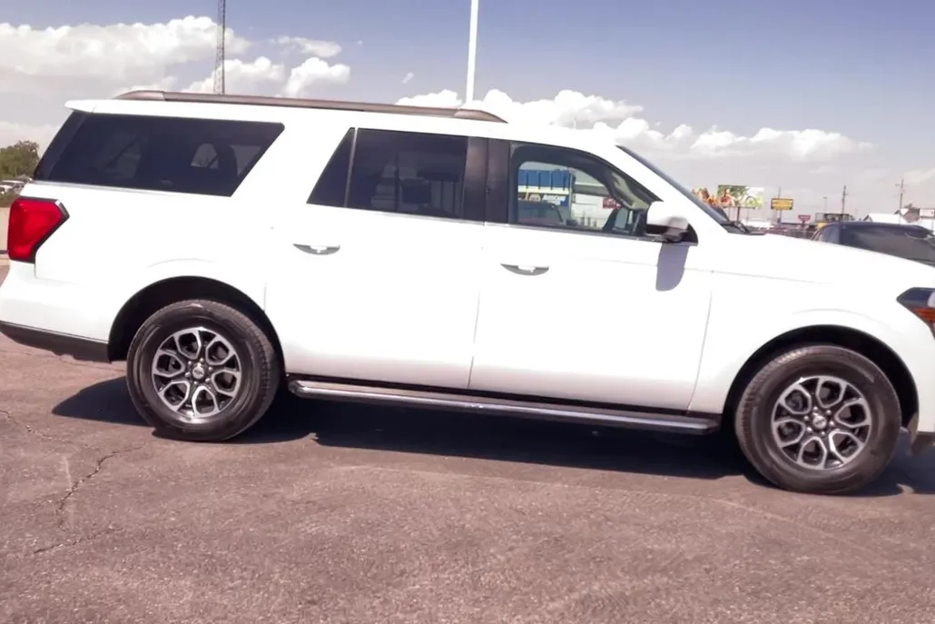 2023 Ford Expedition MAX XLT photo 1