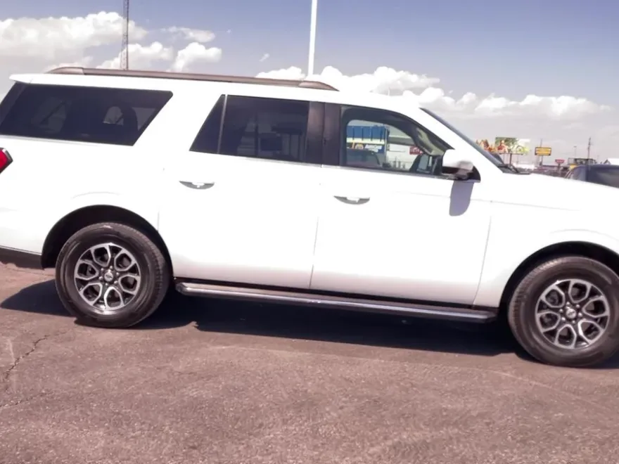 2023 Ford Expedition MAX XLT photo 1