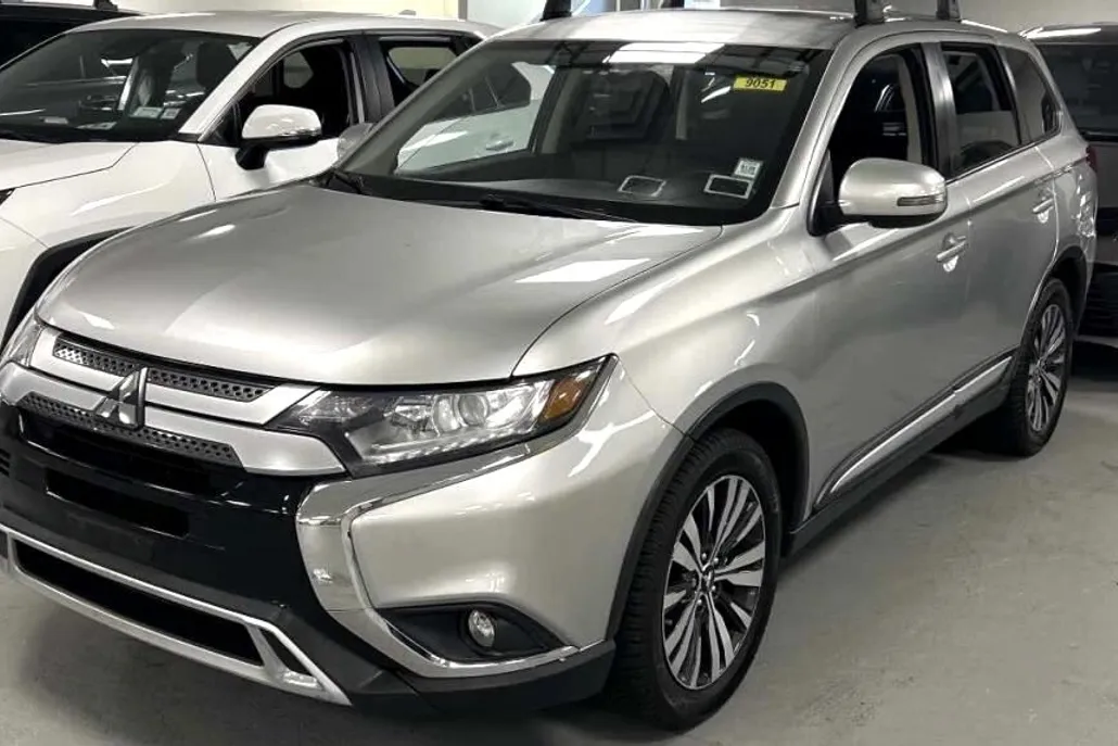 2019 Mitsubishi Outlander SE S-AWC photo 1