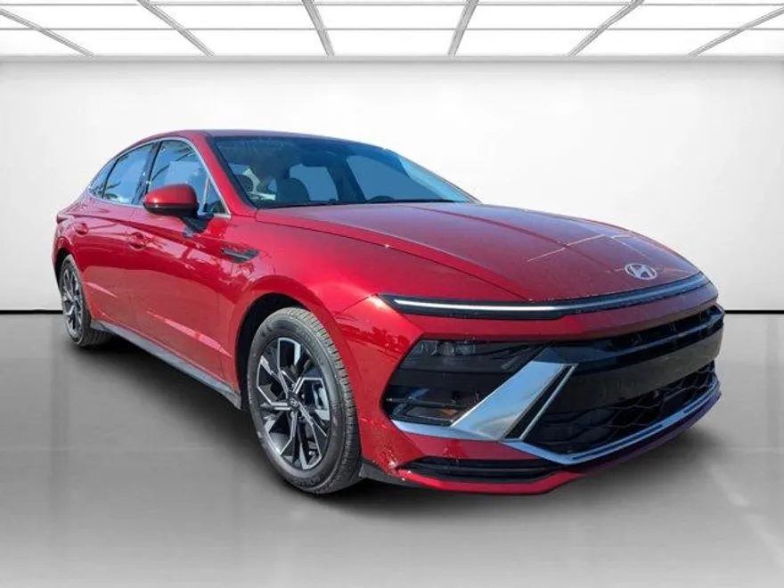 2025 Hyundai Sonata SEL photo 1