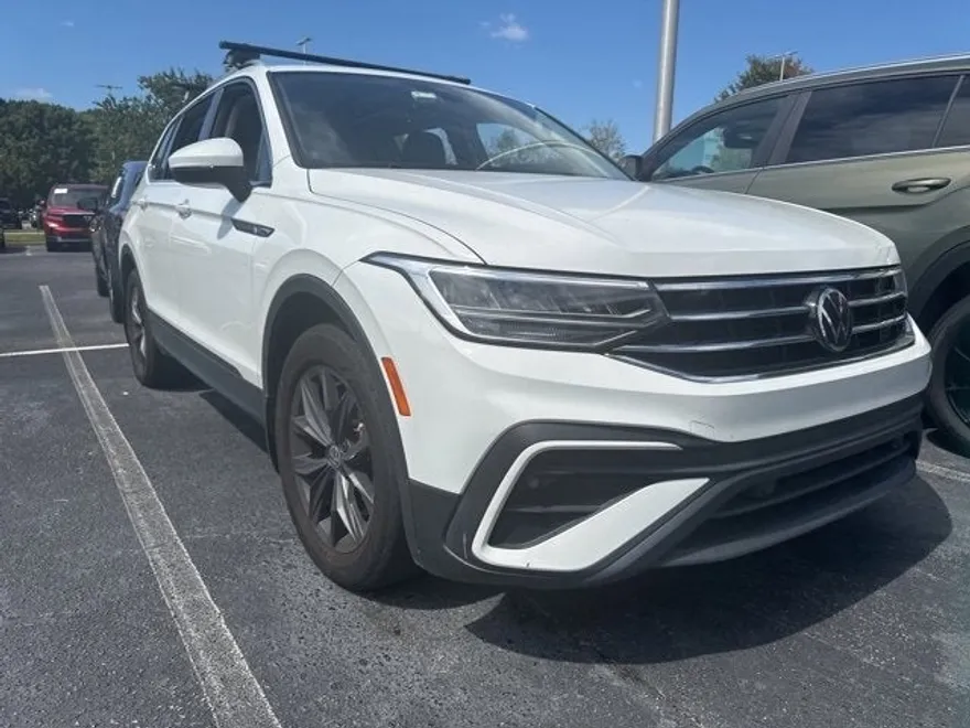 2022 Volkswagen Tiguan SE photo 1