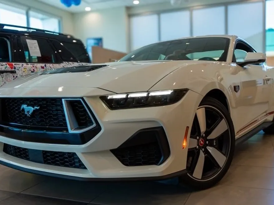2025 Ford Mustang GT Premium photo 1