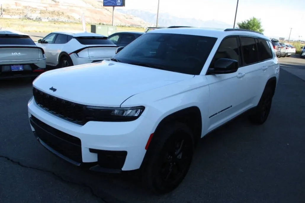 2024 Jeep Grand Cherokee Altitude photo 1