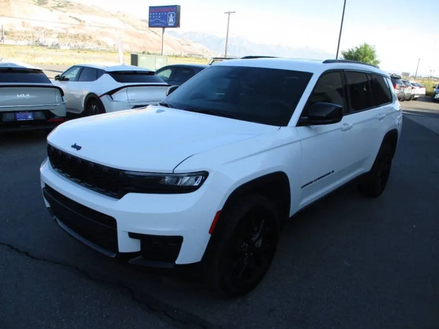 2024 Jeep Grand Cherokee Altitude photo 1