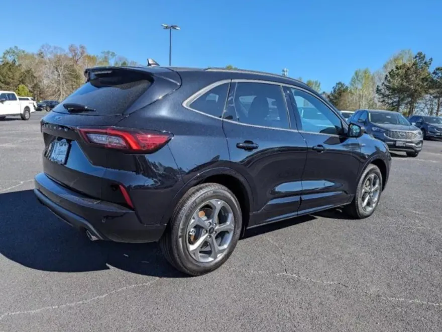 2024 Ford Escape ST-Line photo 4