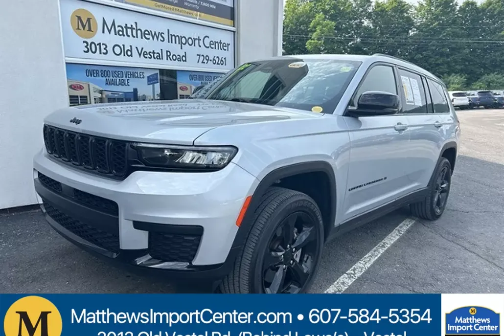 2022 Jeep Grand Cherokee Laredo photo 1