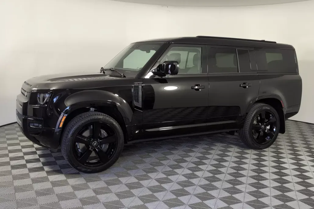 2025 Land Rover Defender 130 X-Dynamic SE photo 1