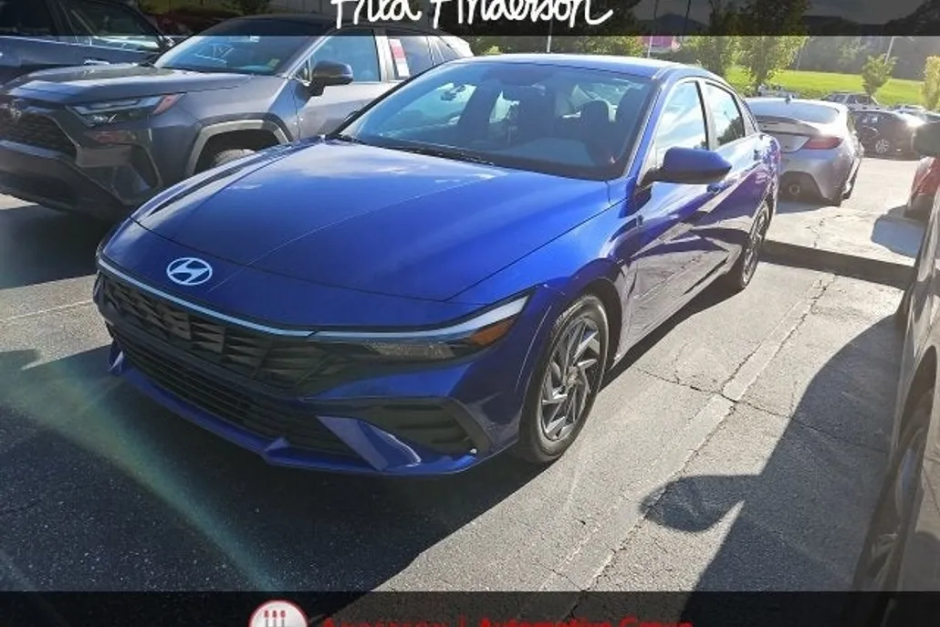 2024 Hyundai Elantra SEL photo 1