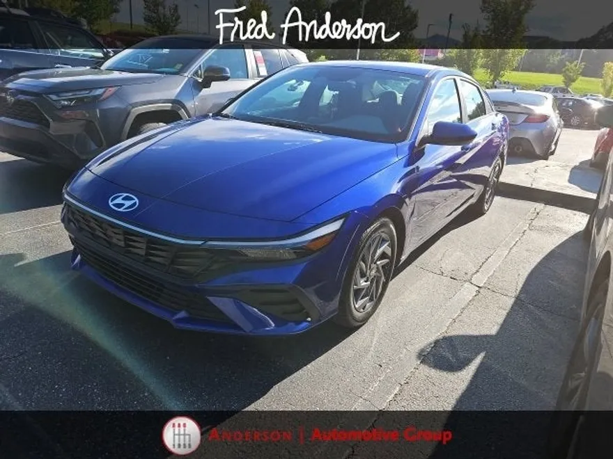2024 Hyundai Elantra SEL photo 1