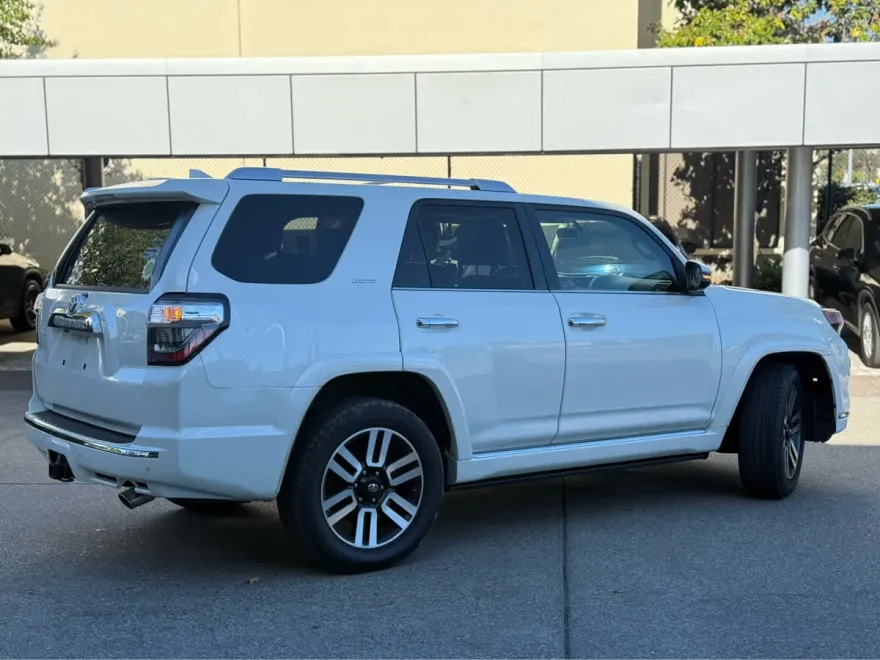 2016 Toyota 4Runner Base photo 1