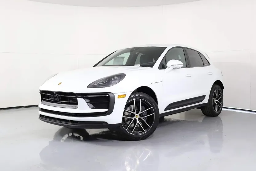 2025 Porsche Macan T photo 1