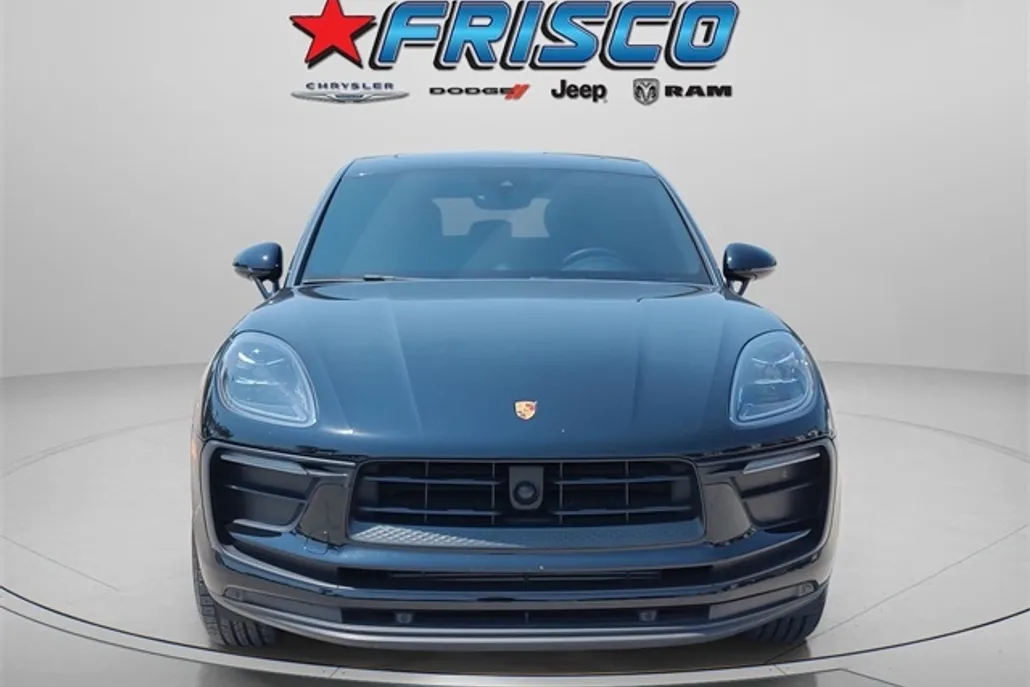 2023 Porsche Macan T photo 1