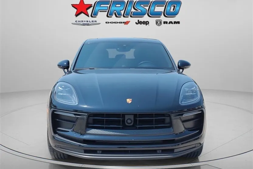 2023 Porsche Macan T photo 1