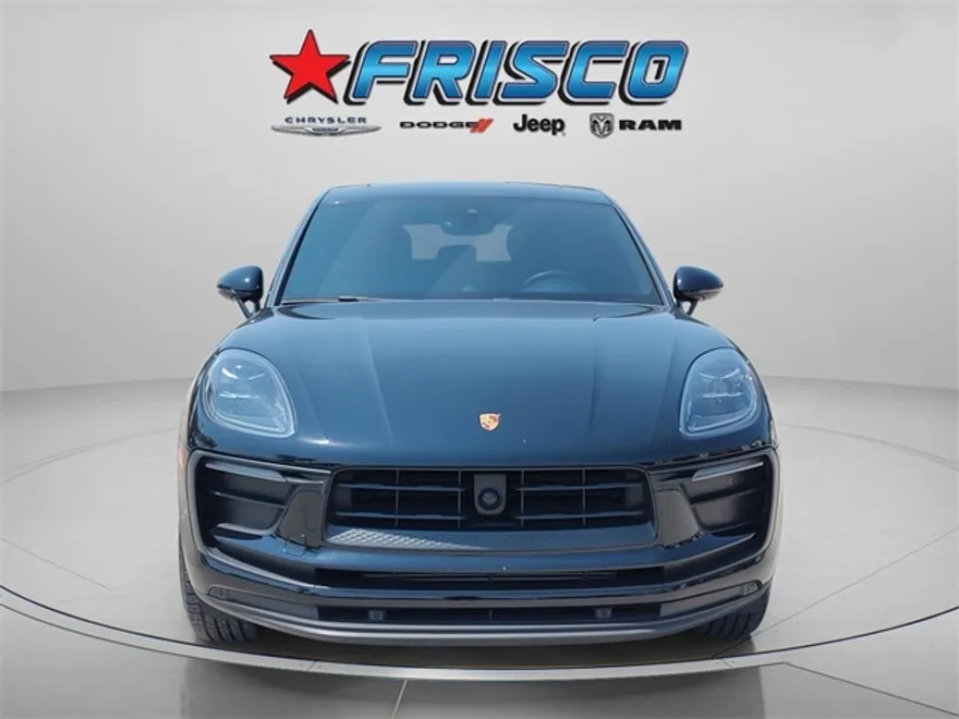 2023 Porsche Macan T photo 1
