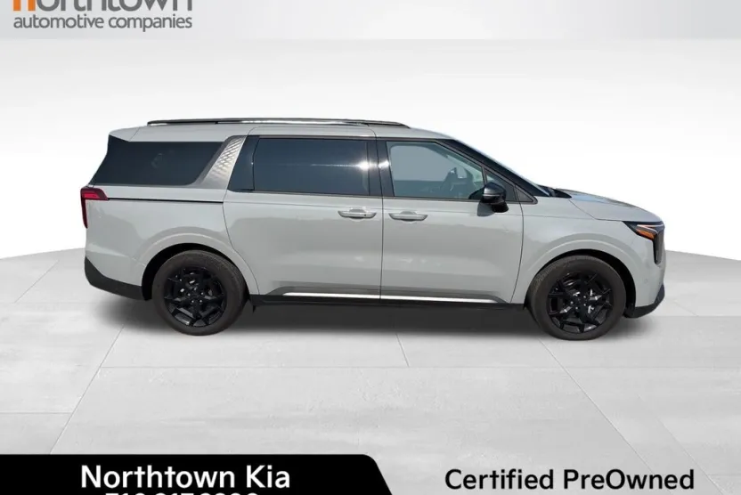 2025 Kia Carnival SX photo 1