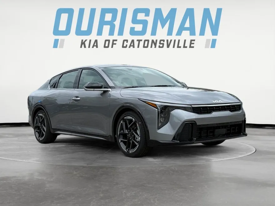 2025 Kia K4 GT-Line photo 1