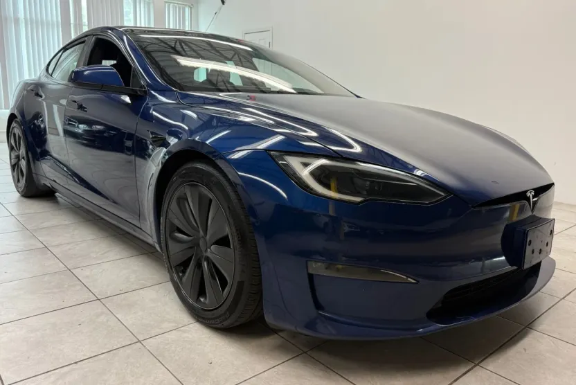 2022 Tesla Model S Plaid photo 1