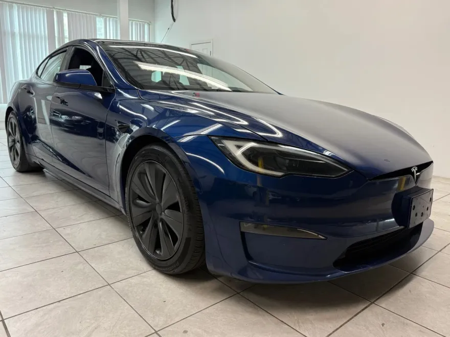 2022 Tesla Model S Plaid photo 1