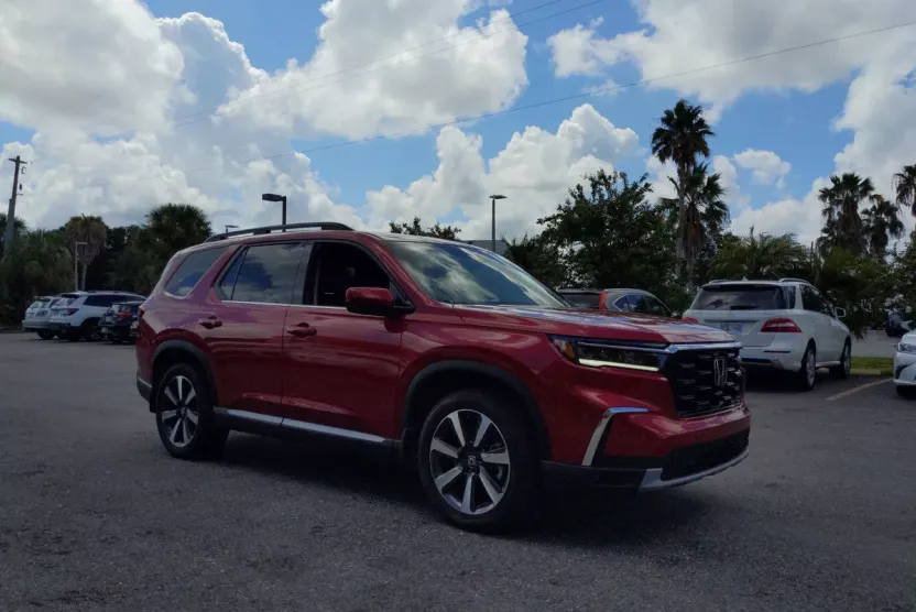 2025 Honda Pilot Touring photo 1