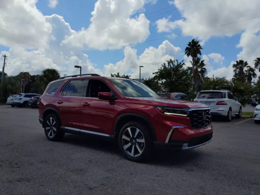 2025 Honda Pilot Touring photo 1