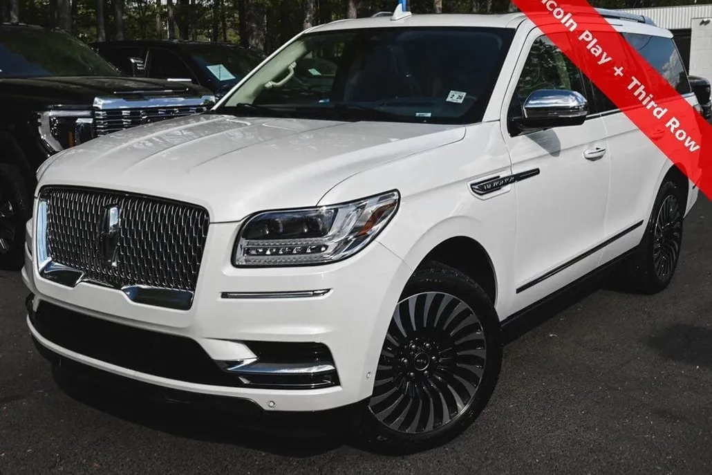 2021 Lincoln Navigator Black Label photo 1