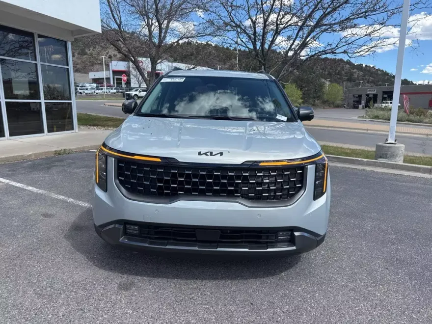 2025 Kia Carnival SX photo 1